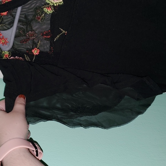 Kim & Cami Embroidered Floral Tunic Top - Picture 9 of 12